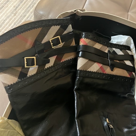 100 authentic Burberry women riding boot - Picture 4 of 8